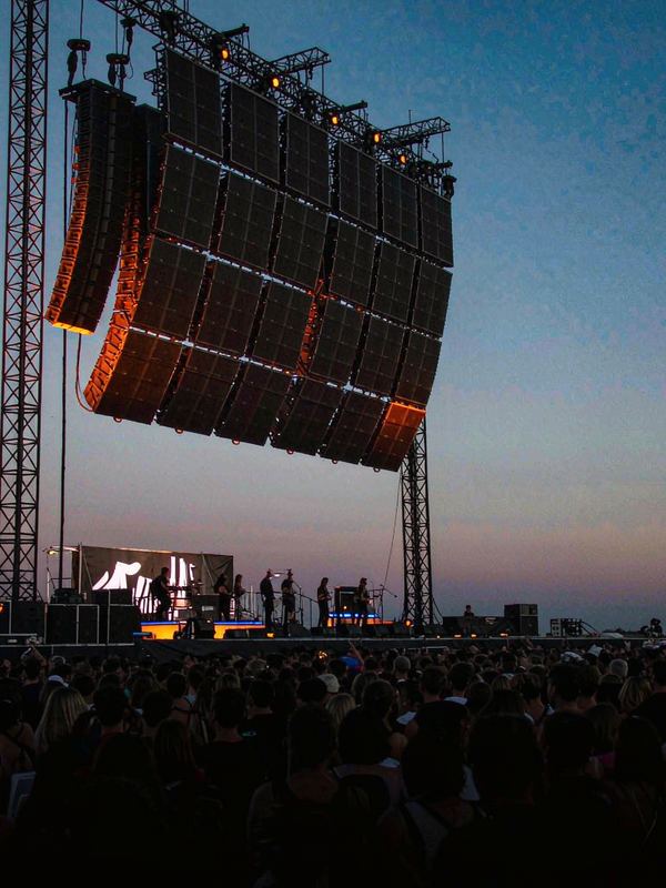 Professional audio product line: line array speakers and amplifiers